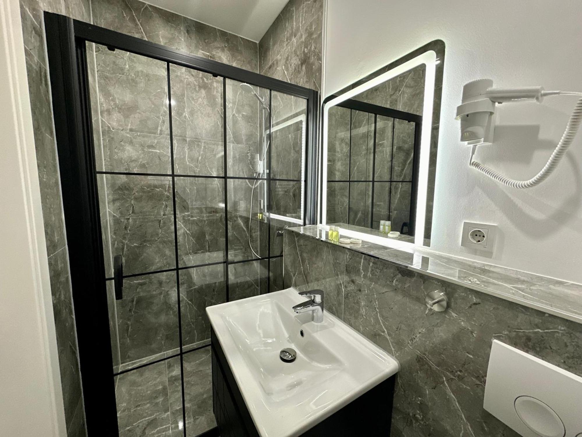 Durmaz Hotel Ганновер Экстерьер фото